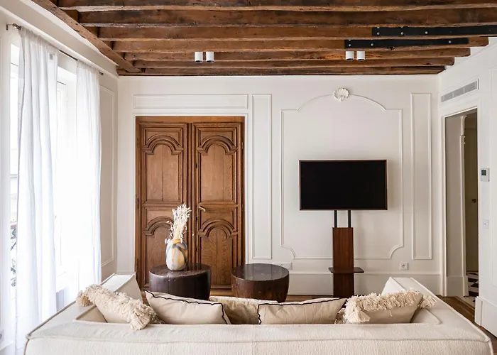 Ile-Saint-Louis Apartment